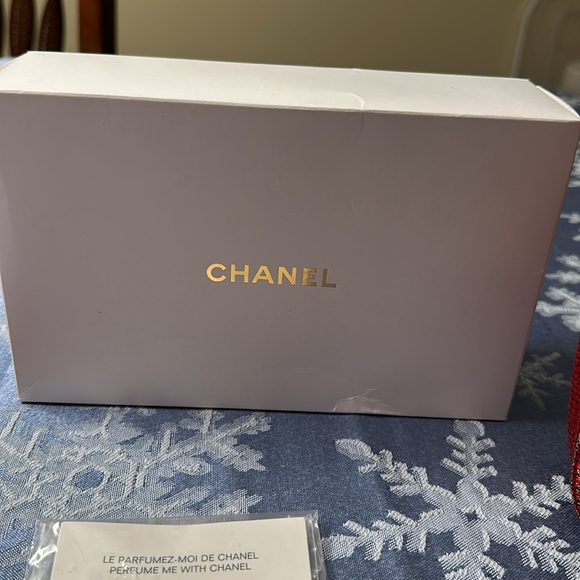 NEW Chanel Tweed Limited Edition Holiday red gold Beauty MakeUp Cosmetic Bag Red - Picture 10 of 11